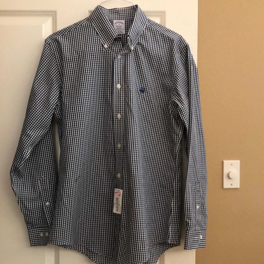 NWT Brooks Brothers checkered pattern Med button down